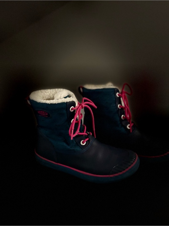 Keen Other - Keen Pink Blue Hiking Boots
Insulation Waterproof Snow Lace
Youth Size 4 Warm